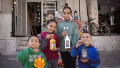 سكان غزة الجائعون يستعدون لشهر رمضان وسط الموت والدمار