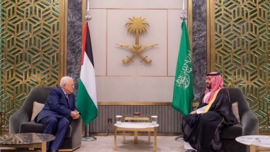 الملك محمد بن سلمان ومحمود عباس