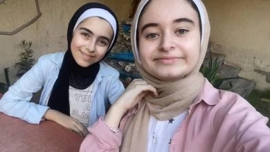 تالا موسى (17 عاماً) وشقيقتها فرح (15 عاماً)