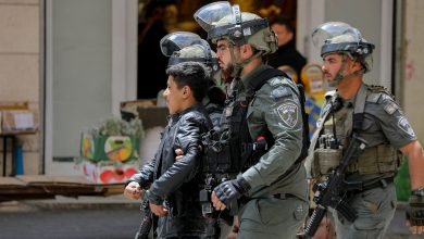 مركز حقوقي: 350 طفلا في سجون الاحتلال عشية يوم الأسير